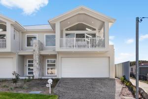 Ruby Jade Coastal Luxury at Anna Bay