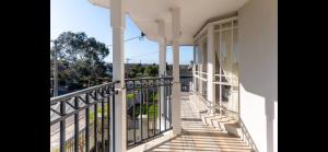 Cosy private room easy access to city & airport