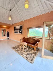 Dikaloha Surfschool and Stay