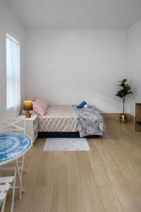 Quiet Studio Retreat attached to big House