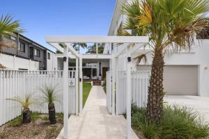 Quiet Coastal Retreat with BBQ & Outdoor Space