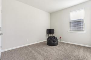 5BR 3BA Waterfront Home Near Highway and Area Attractions