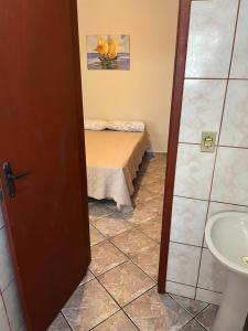 Quarto casal banheiro kitnet Antonina há 15 km de Morretes