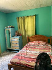 House a 10-minute walk from Porras Park