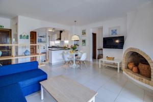 Relaxing 2BD Apt 500m Beach w AC WiFi Pool