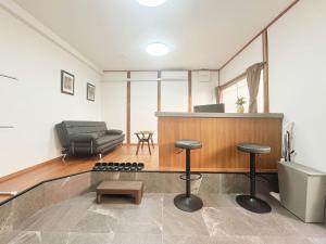 4-minute walk to the subway, single-family house, near the station, Namba, Shinsaibashi, Kansai Airport, Umeda, USJ direct