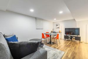 STUNNING AND MODERN place to stay in Franklin Park IL