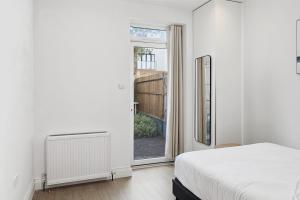 London - 2 Bed Stay - FREE Parking & WIFI