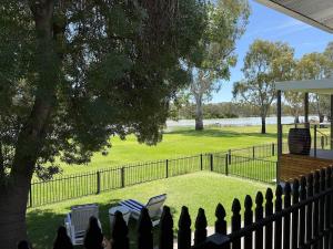 Antley House - Holiday home on the River Murray in Bowhill
