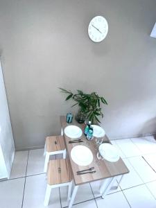 u5-Traditional QLD unit with backyard-Fresh-Quiet Leafy Centre-NewAC SmartTV