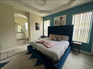 Chic villa 4 Bedroom 3 Bath with pool & game room