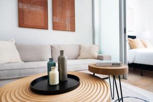 78-4B NEW Quality 1br W&D in unit SKYLIGHTS