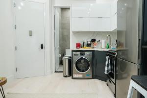 78-3C Newly renovated 1BR WD Walk 2 Central Park