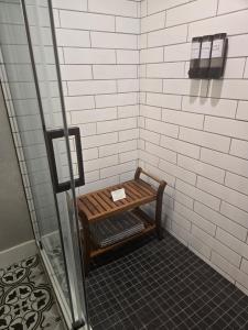 New Lux Cottage by Lake, King bed, Full Kit, Wi-Fi