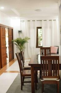 Ban tai Comfort: 2 Large Bedroom & Spacious Living