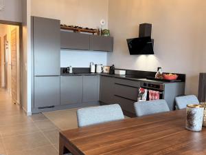 Appart neuf 3 ch 8 pers près patinoire avec balcon et parking - FR-1-572-347