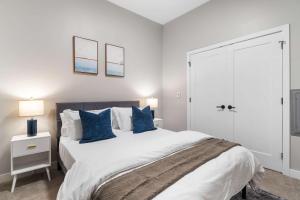 CozySuites Modern 1BR OTR District #03
