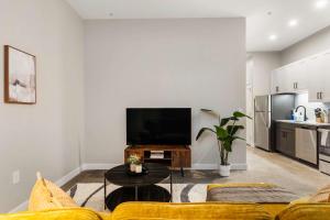 CozySuites Modern 1BR OTR District #05