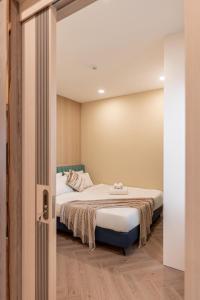 HighEnd Serviced Apartment with Lift by SSens Homes