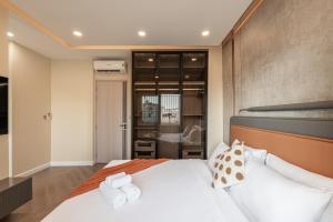 HighEnd Serviced Apartment with Lift by SSens Homes