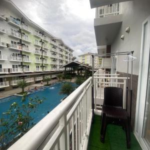 Amani by Hernz l With Balcony l Pool View l Rentals l Staycations l Airport