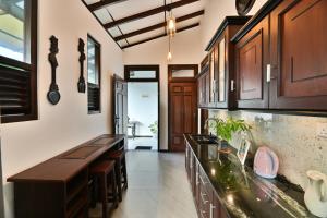 Mansion view - Rose Patals