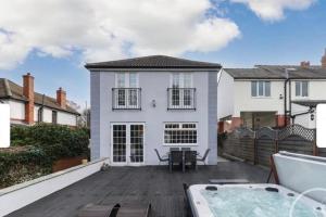 Barwick Retreat Luxury 4 Bed Detached Home Hot Tub Garden Bar
