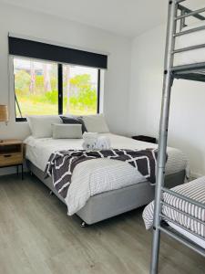 Beachcomber-Bruny Island Beachfront Water Views