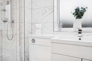 Bude Road Cosy and Modern Retreat Transport Link 4 BR By AltoLuxo Short Lets & Serviced Accommodation