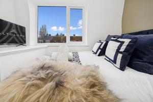 Bude Road Cosy and Modern Retreat Transport Link 4 BR By AltoLuxo Short Lets & Serviced Accommodation