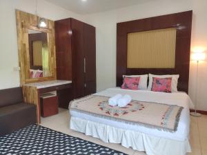 guesthouses at Kantiang Bay3
