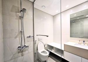 Luxurious Waterfront 2-Bedroom Apartment in RAK Hosted by Desert City Stays