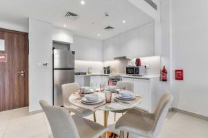 Free housekeeping visits during your stay - StayShort - Bright 1BR Apartment in Madinat Jumeirah Living that Sleeps 2