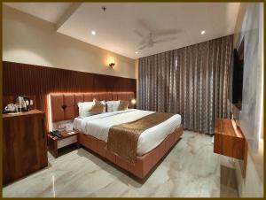 The Elegant Hotel Vishwam Inn Residency - Near Viswanath Temple And Ganga Ghat #Lift #parking #Wi-Fi #Restaurant AndFacilities Are Available Book early and have fun