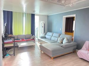 LOCAL STAY Seoul Station 10min car Forest Trail