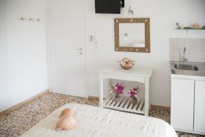 Flora & Agelos Studios Paros Greece