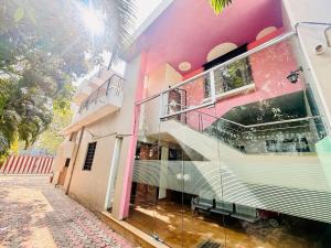 Navyug Home4BHK VillaNashikSpacious Parking