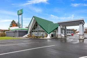 Wingate by Wyndham Geneva at SPIRE Academy