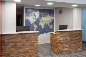 Days Inn by Wyndham Waukegan Great Lakes-Free Breakfast and Naval Base Shuttle