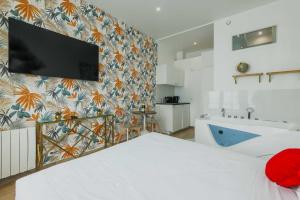 Exceptional studio- 2P- Moulin Rouge