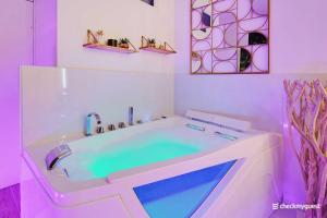 Exceptional studio- 2P- Moulin Rouge