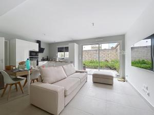 Maison neuve de 4 chambres, calme et lumineuse, en centre-ville