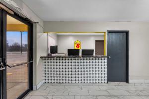 Super 8 by Wyndham Evansville East