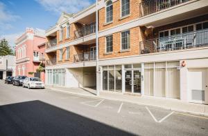 James Henty, Apartments - Fremantle