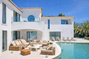 Luxury Sea Views Smart Villa Luz Bliss, 2 Stunning Sea Views, Infinity Pool, Sauna, Gym, Home Cinema, Full Smart Home Technology and Full Privacy