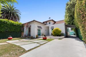 Luxury 4BR Villa with Private Pool in Los Angeles Crescent Heights