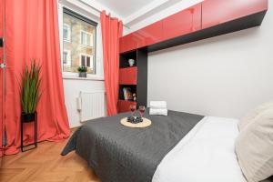 Lumina airy apartment with balcony