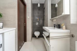 Lumina airy apartment with balcony