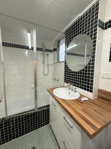 Budds Beach Apartments