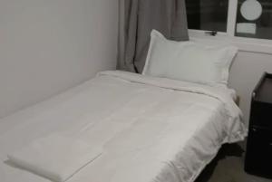 2 Bedrooms including 4 Single Beds, Garden Chalet, Rotorua